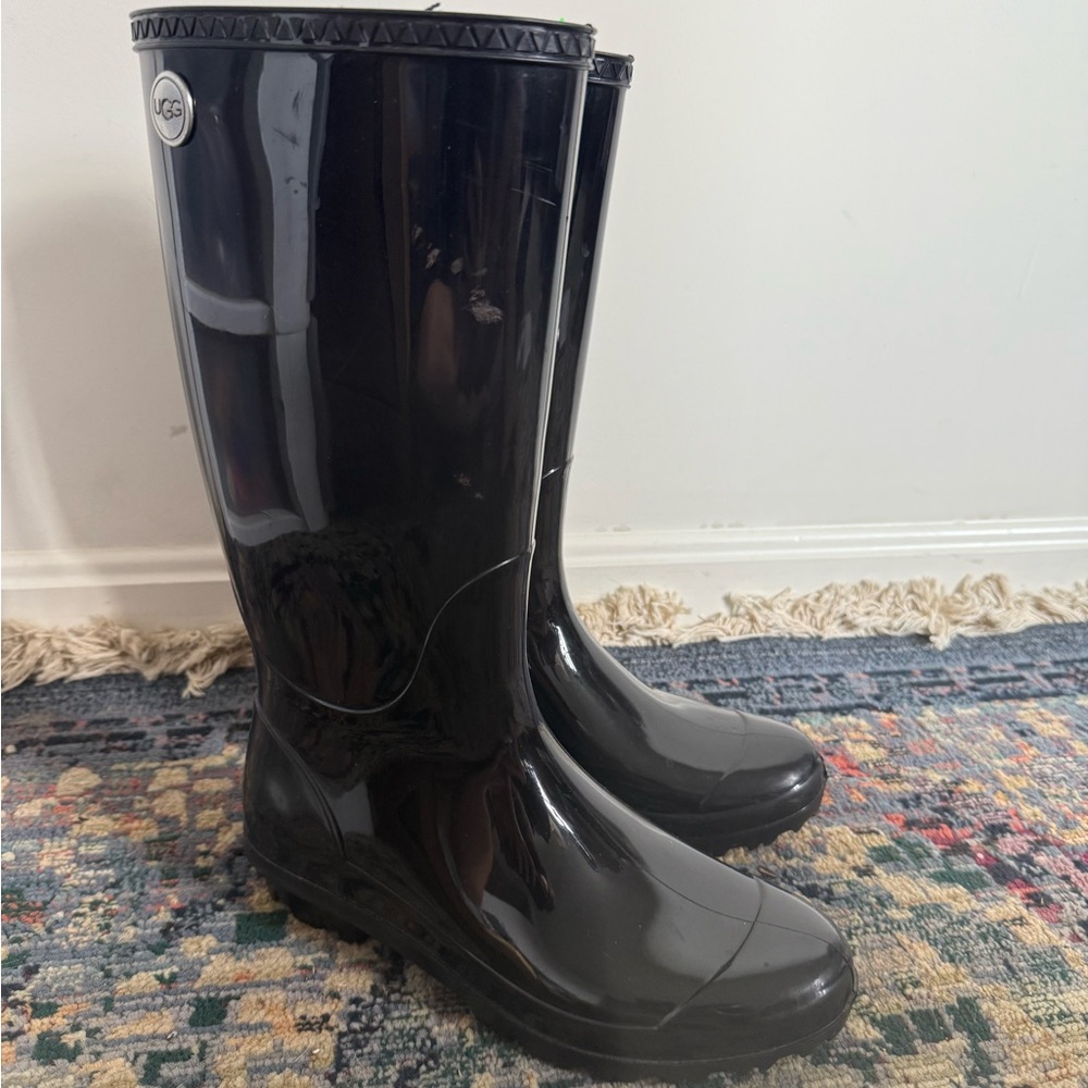 UGG Glossy Black waterproof rubber Shaye Black Rain Boots women’s size 8.